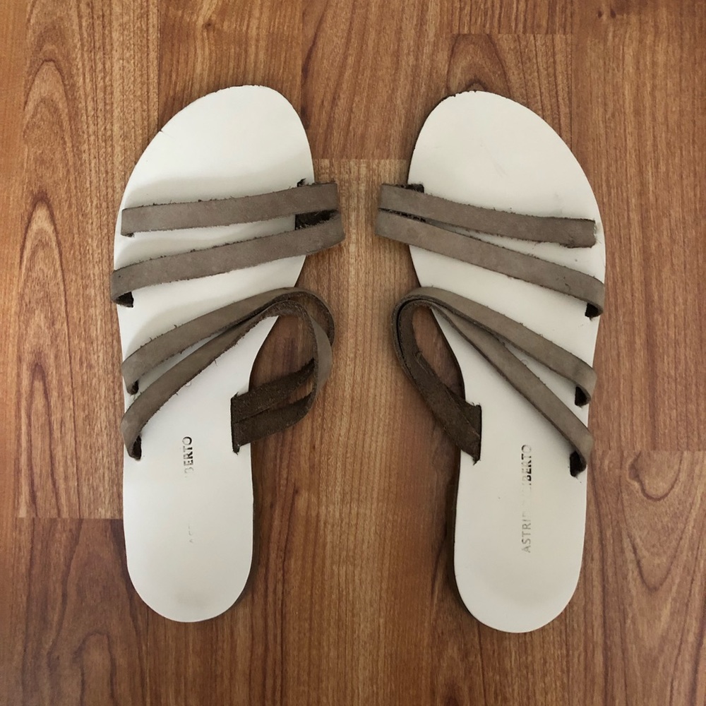 Tan Sandals & Shoe Bag